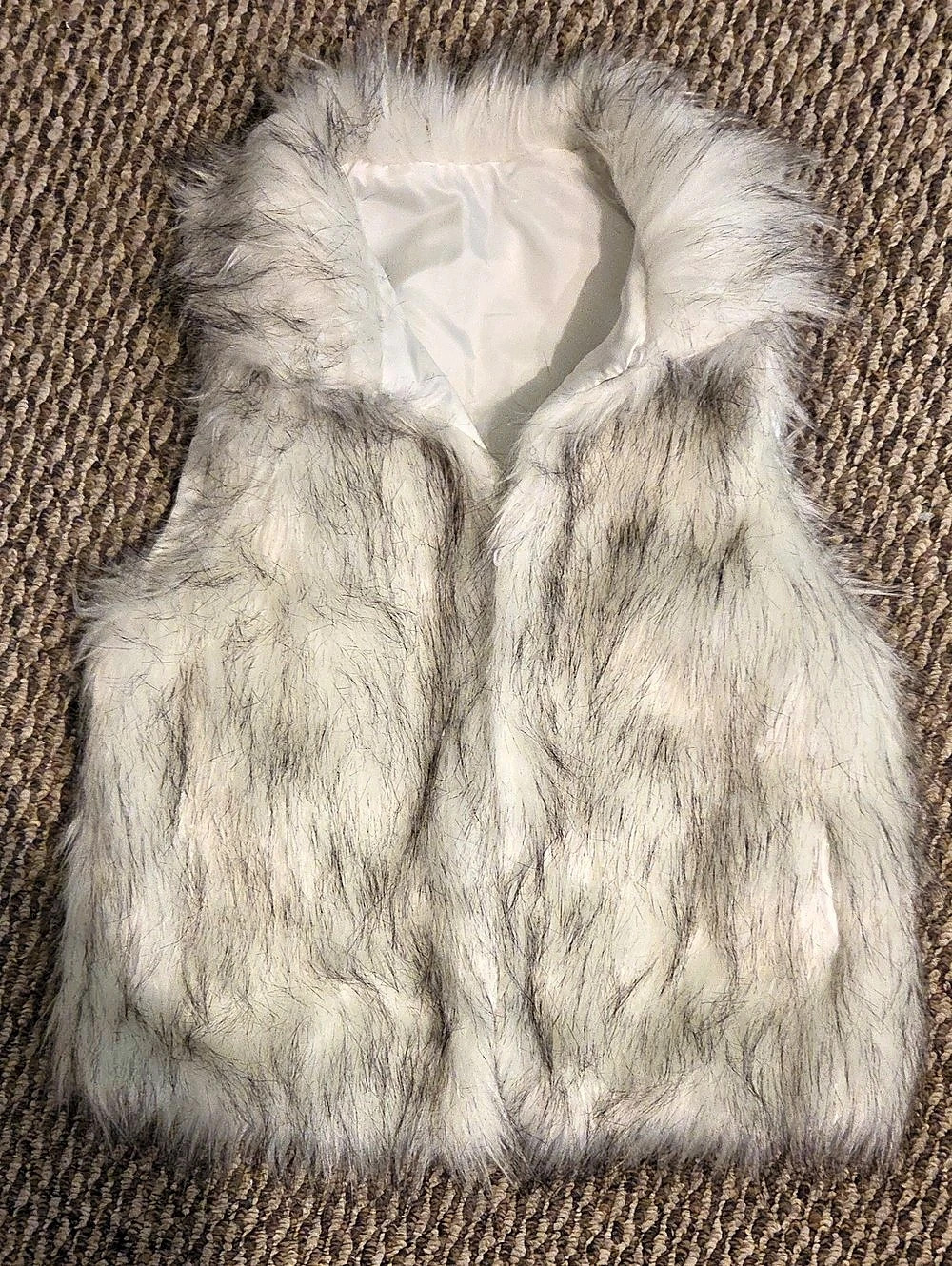 Faux Fur Vest in White & Gray Size Small Like New